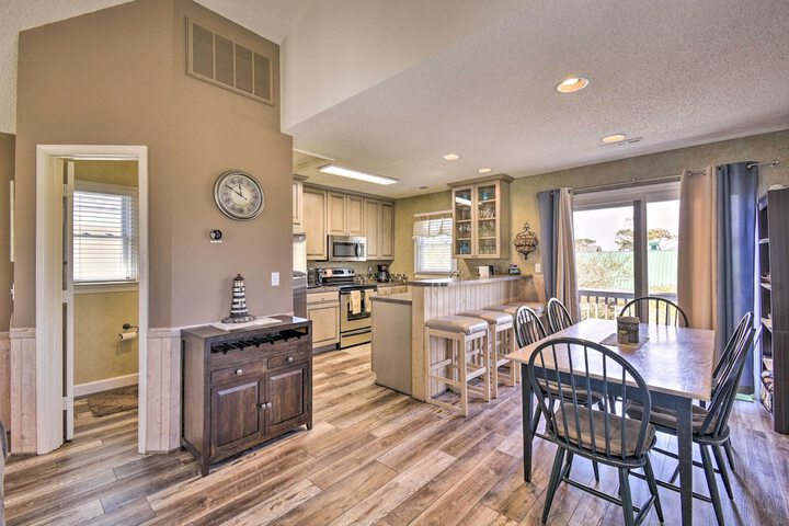 Home w / Deck in Corolla Light: Walk to Beach!