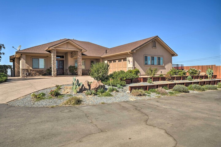 Near Wineries: Elk Grove Getaway w / Saltwater Pool