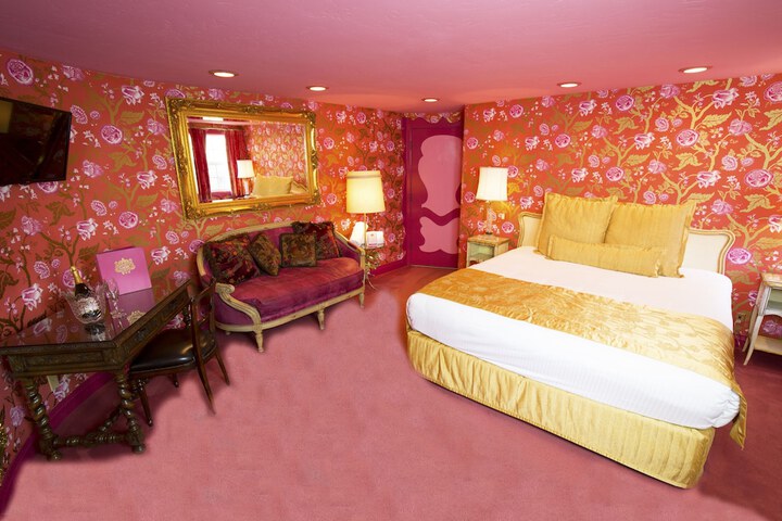 Room 65 of 461