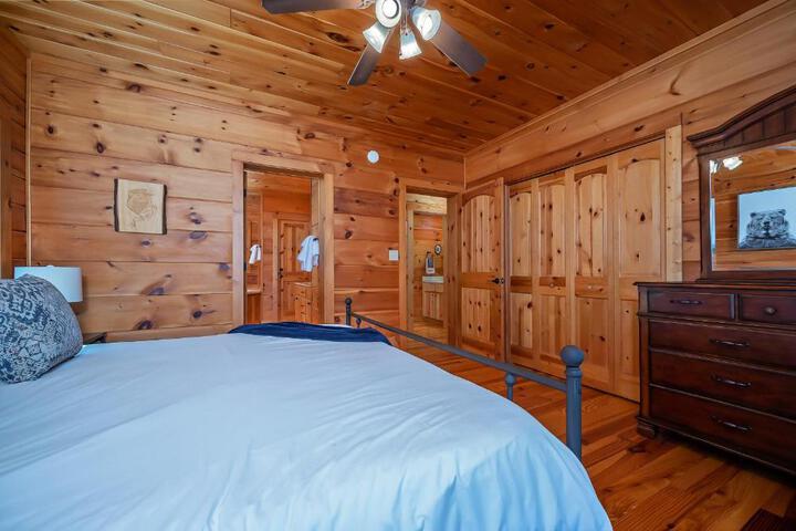 Scenic Mountain Comfort 4Br Family Getaway