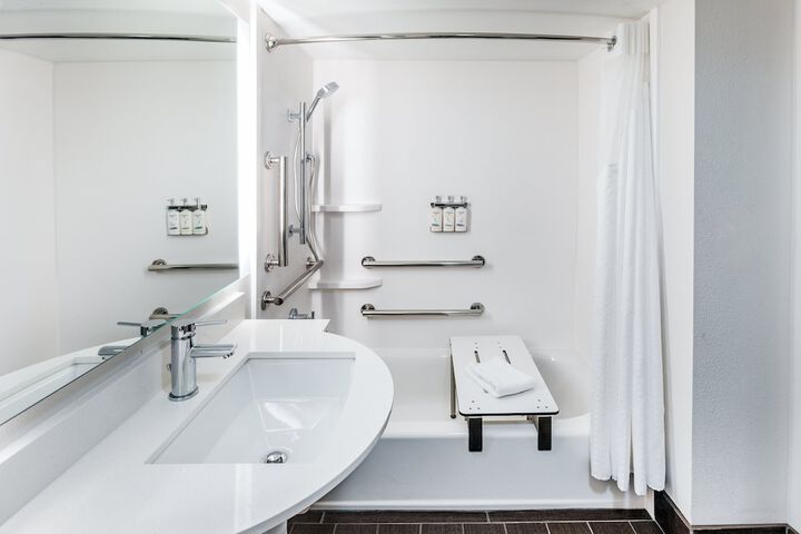 Holiday Inn Express & Suites Sulphur (Lake Charles) by IHG