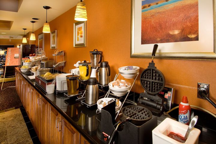 Breakfast/Coffee Service 27 of 34
