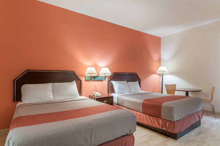 Room 10 of 29