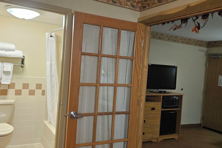 Room 16 of 28