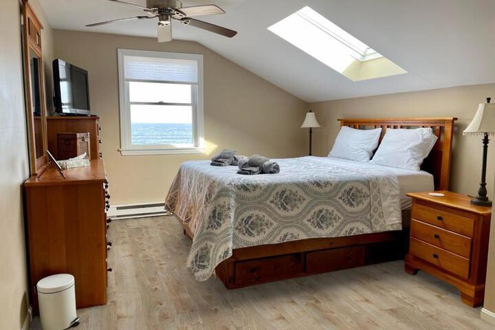 Oceanfront Penthouse with Family & Friends
