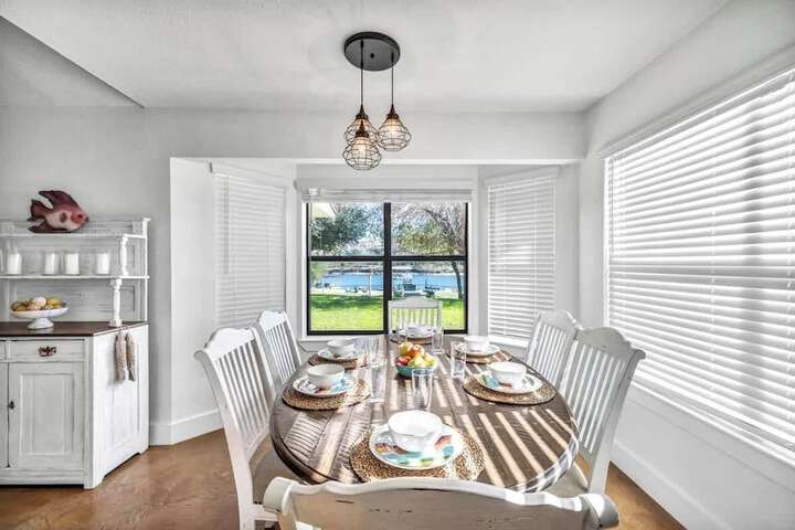 Lakefront Paradise With Firepit