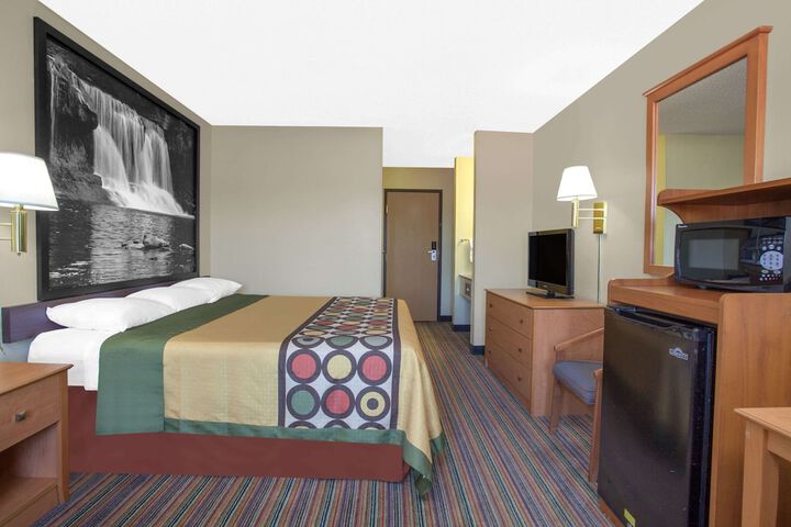 Room 9 of 17