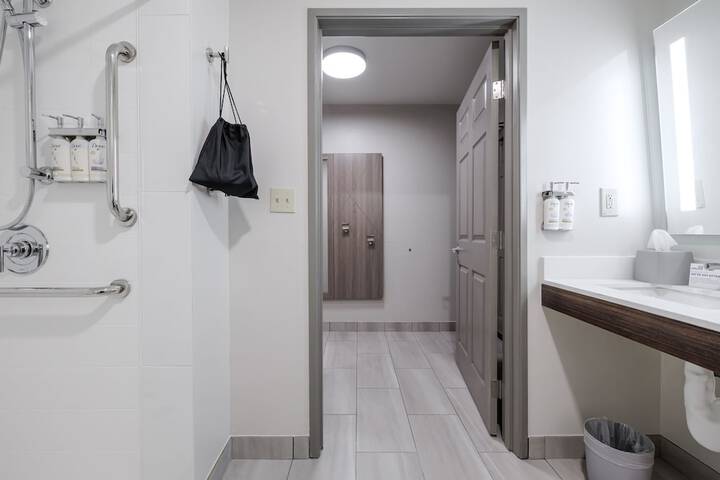 Room 17 of 46