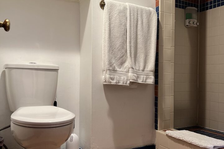 Room 33 of 105