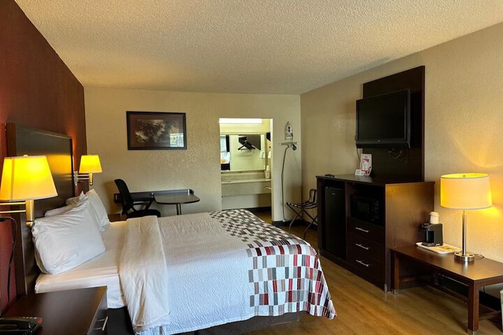 Room 10 of 14