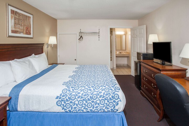 Room 21 of 33