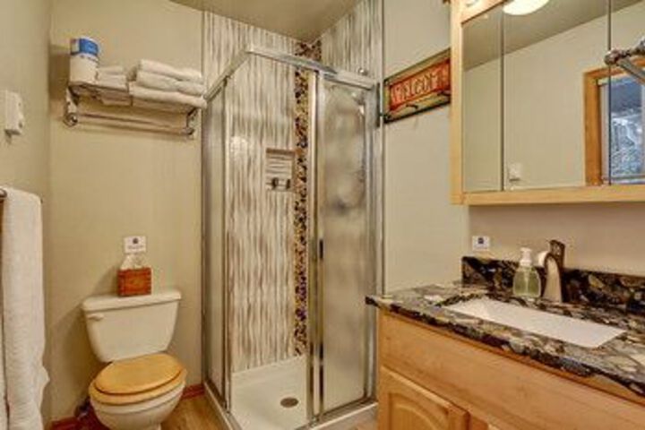 Sky Rivers Edge - Three Bedroom Cabin with Hot Tub