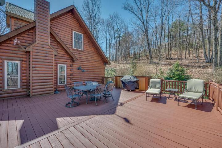Scenic Mountain Comfort 4Br Family Getaway