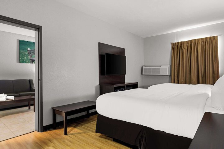 Room 19 of 33