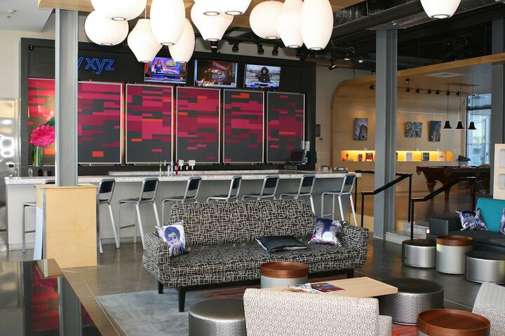 Lounge 17 of 20