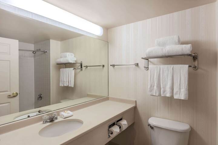 Room 10 of 34