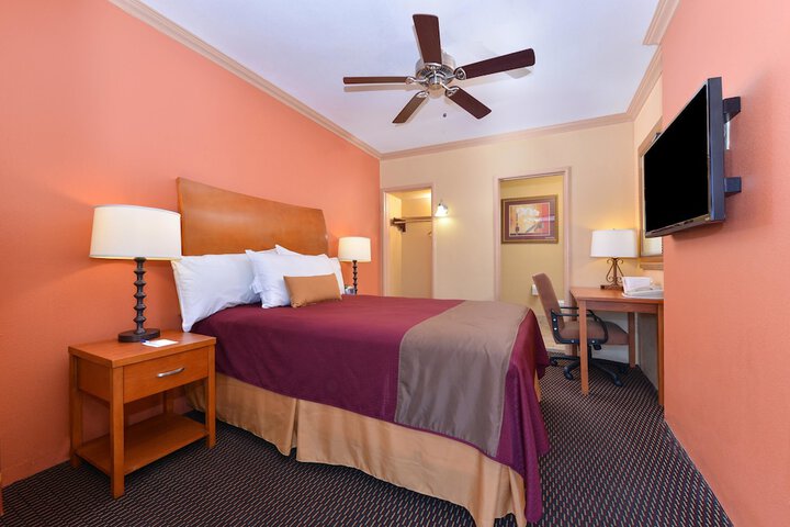 Room 6 of 19