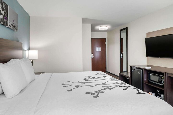 Room 21 of 32