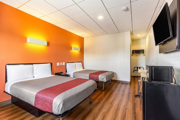 Motel 6 Elizabeth NJ - Newark Liberty Intl Airport