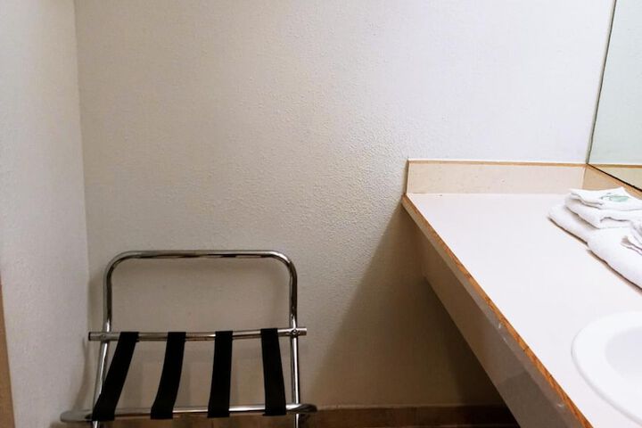 Room 17 of 18
