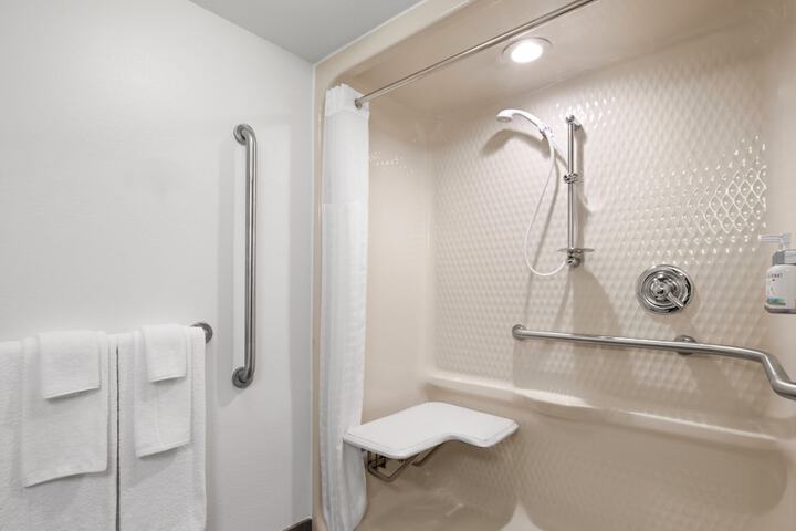 Garner Hotel Wadsworth by IHG