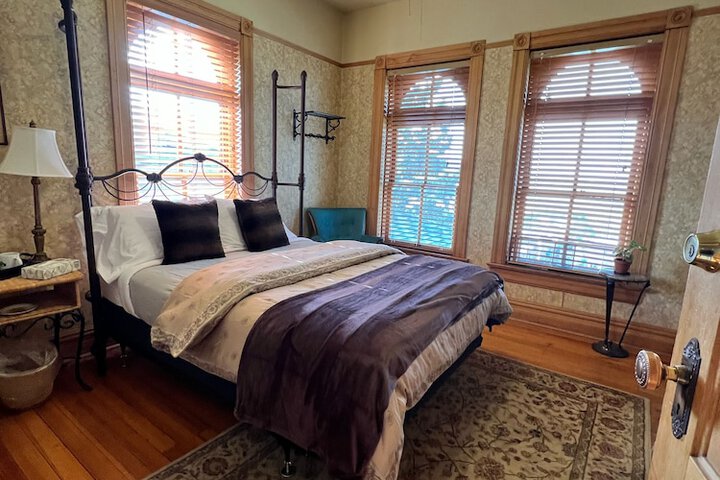 Room 60 of 80