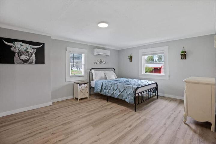 Charming 4 bedroom farmhouse with large backyard for entertaining