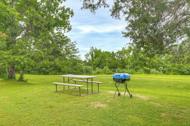 grandma's Farm House on 125 Acres w / Fire Pit!