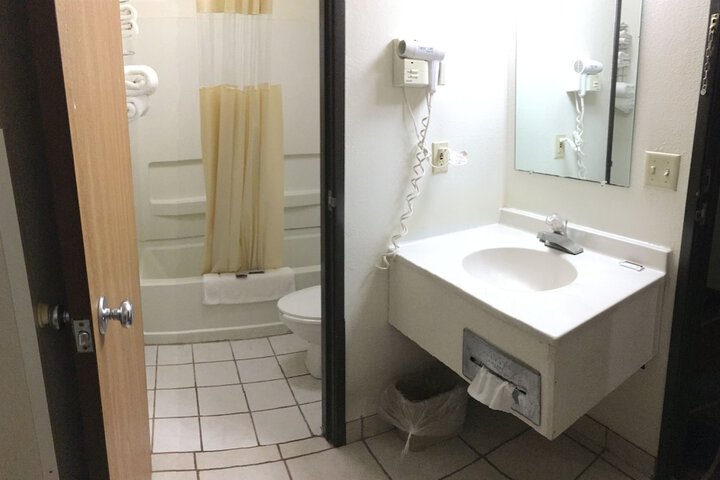Room 6 of 11