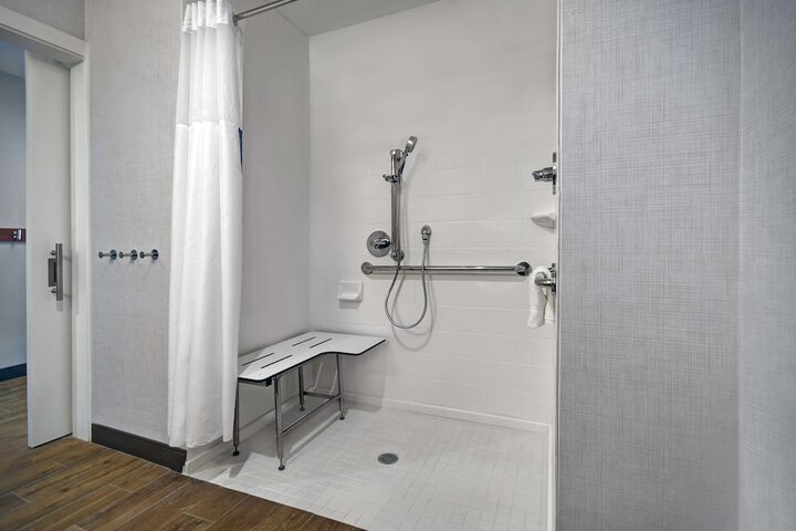 Room 25 of 47