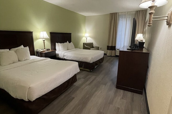 Room 43 of 141