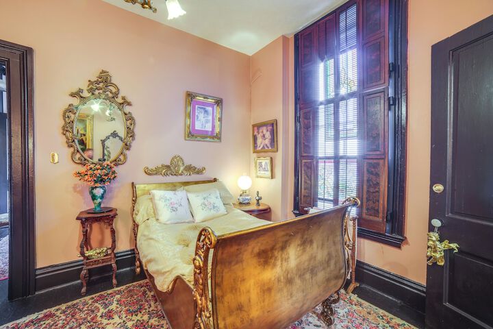 Vintage Apartment in Historic Downtown La Porte