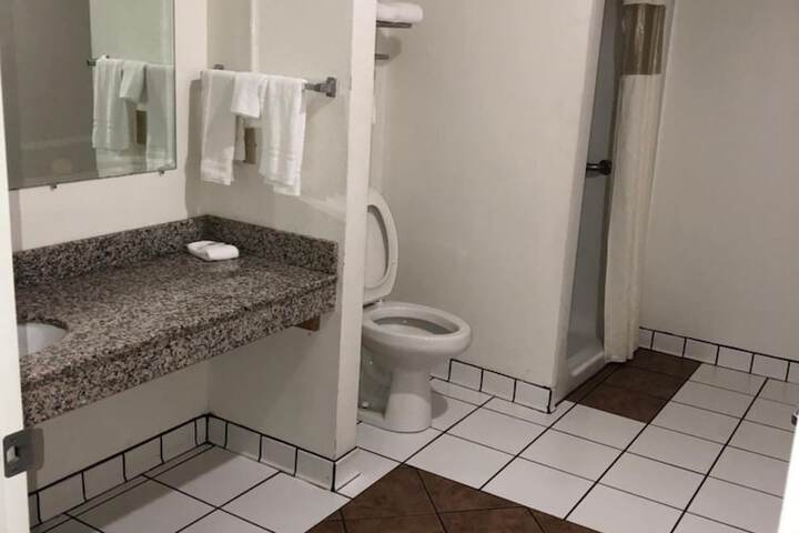Room 32 of 38