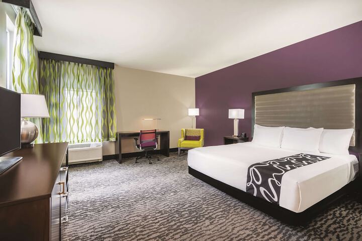 La Quinta Inn & Suites by Wyndham Clifton Park / Saratoga Area