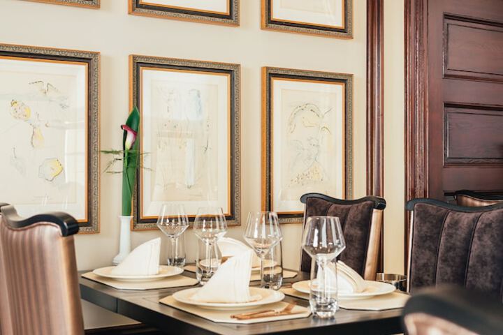 Dining 96 of 109