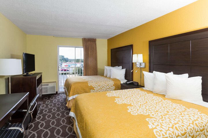 Days Inn & Suites by Wyndham Port Richey