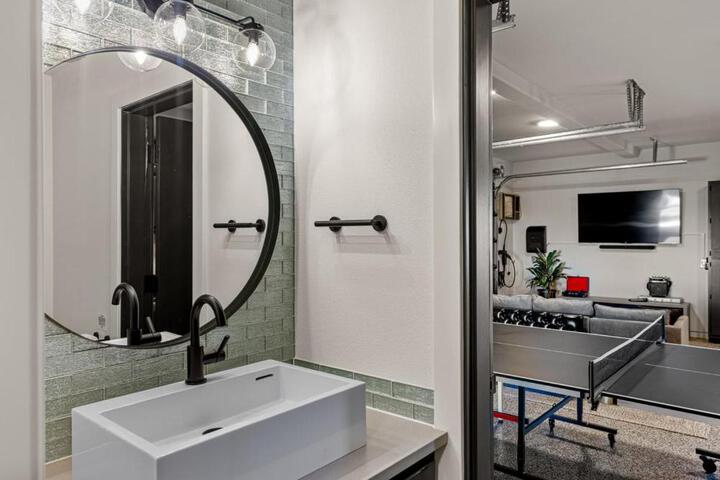Escape to Wine Country Luxurious Getaway Awaits