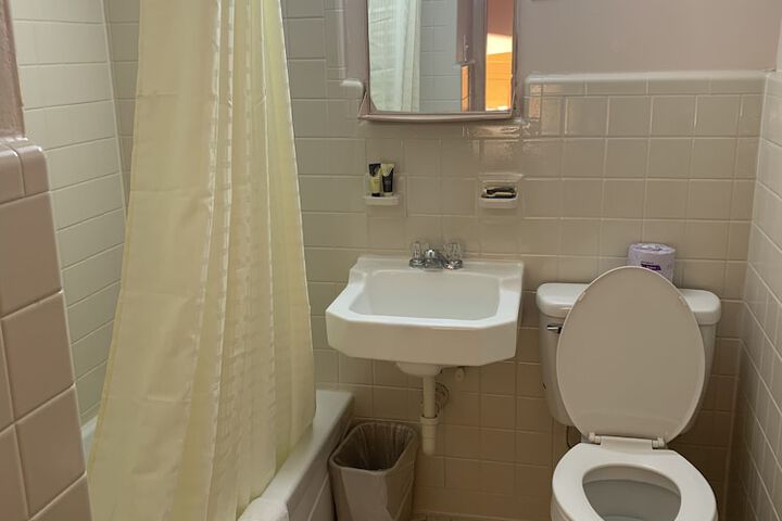 Room 9 of 23