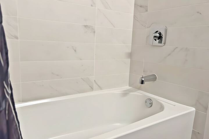 4BR Townhouse with Parking - WV rep 3
