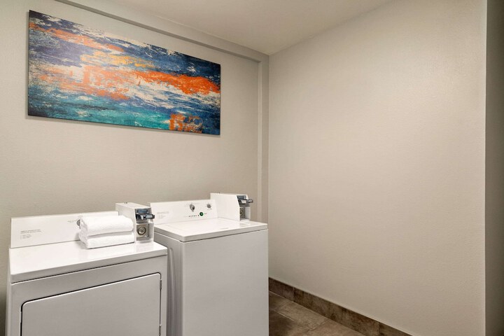 La Quinta Inn & Suites by Wyndham Salem OR