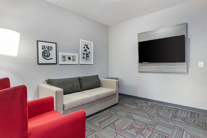 Room 28 of 38
