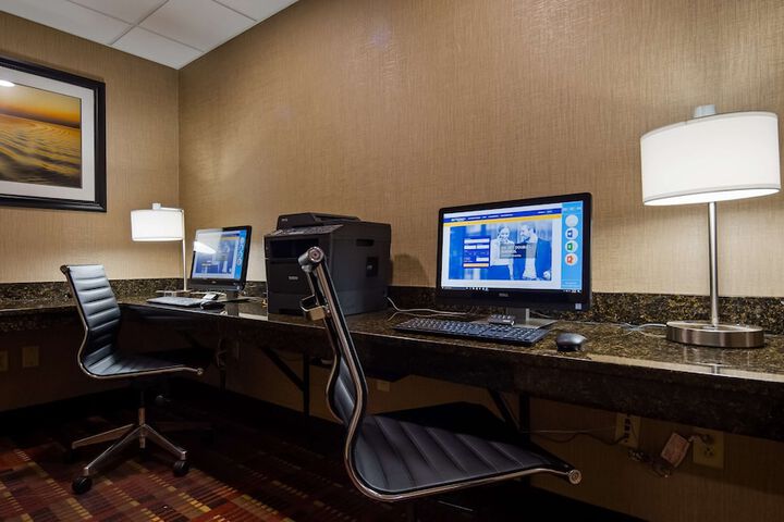 Business Center 32 of 32