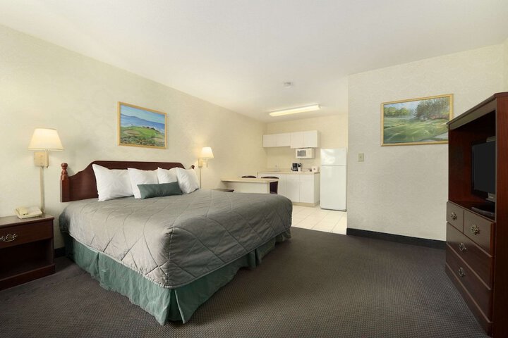 Room 13 of 23