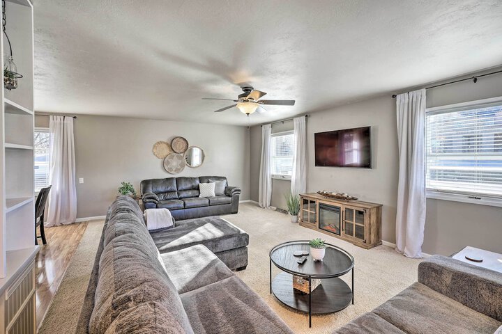 Sioux Center Split-level Home w / Game Room!