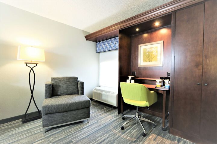 Room 13 of 28