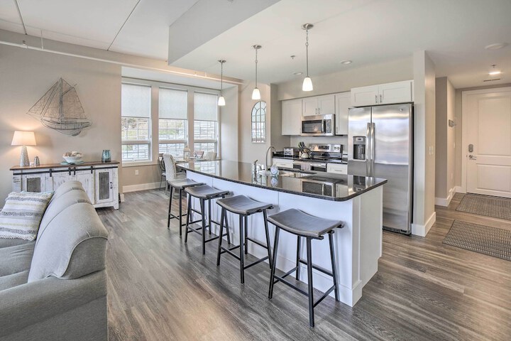 Luxe Manistee Condo w / Balcony & River Views!