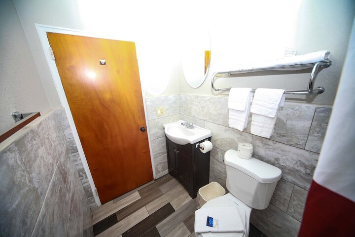 Room 8 of 28