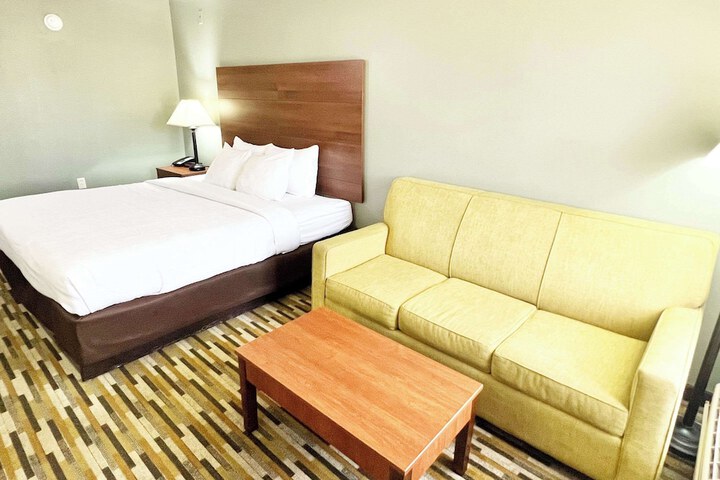 Room 10 of 29