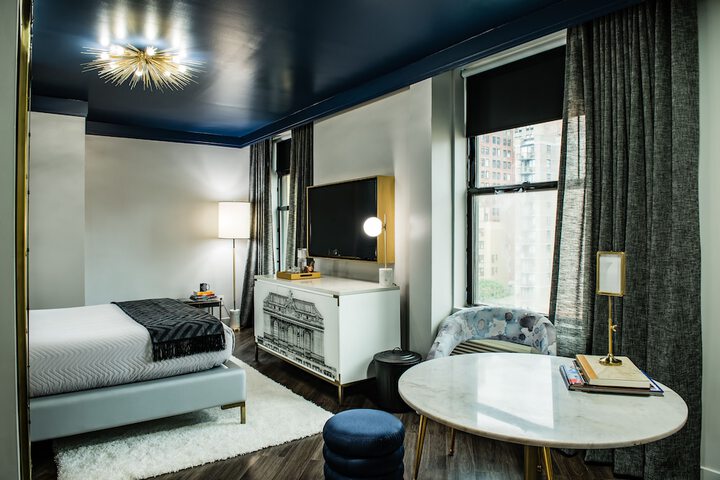 Lounge 18 of 18