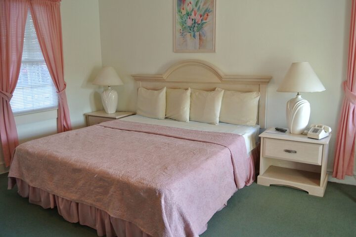 RoseWood Inn